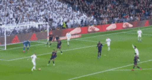 福布斯穿7号替补登场，是马丁内斯执教后第14位完成首秀球员