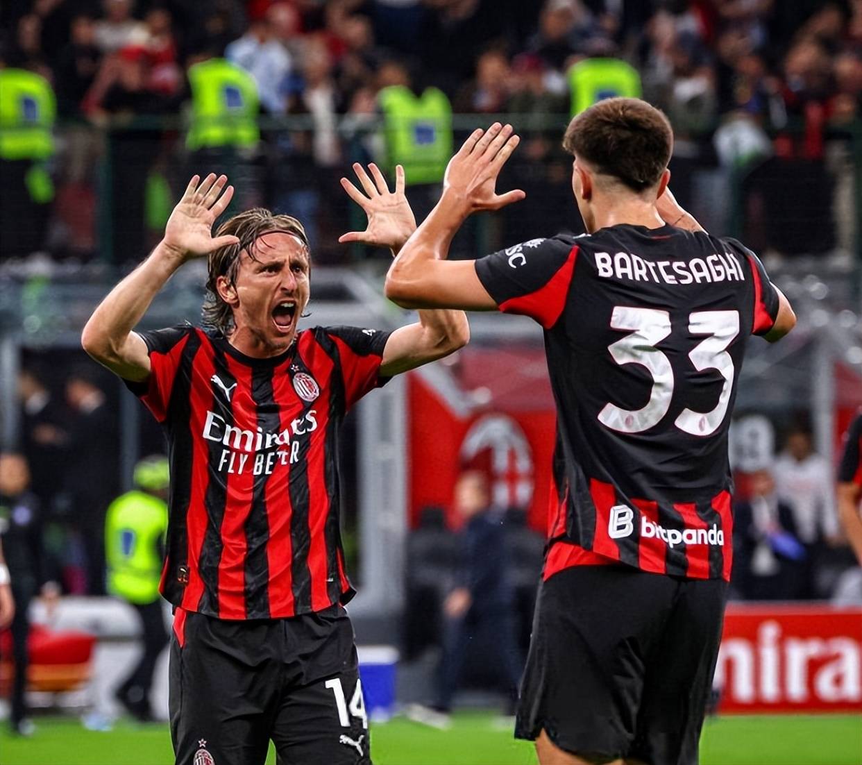 曼联对阵埃弗顿豪取42胜，太妃糖本赛季平均首发年龄最大