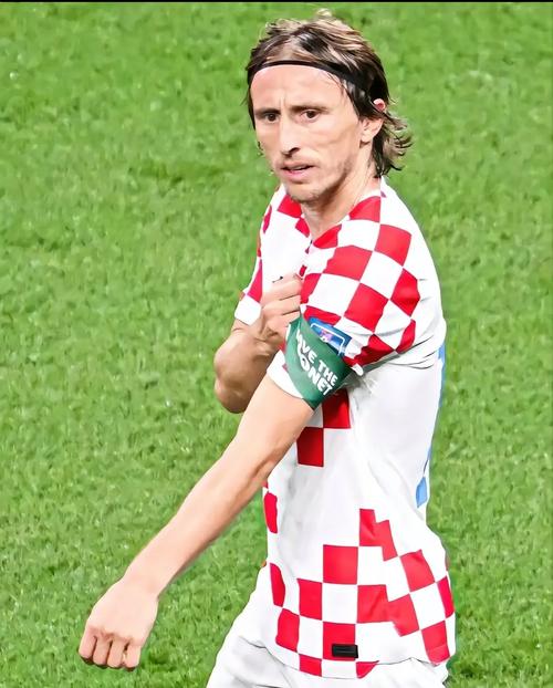 天空：纽卡对谢什科报价8000万欧+浮动，曼联不想卷入竞价战