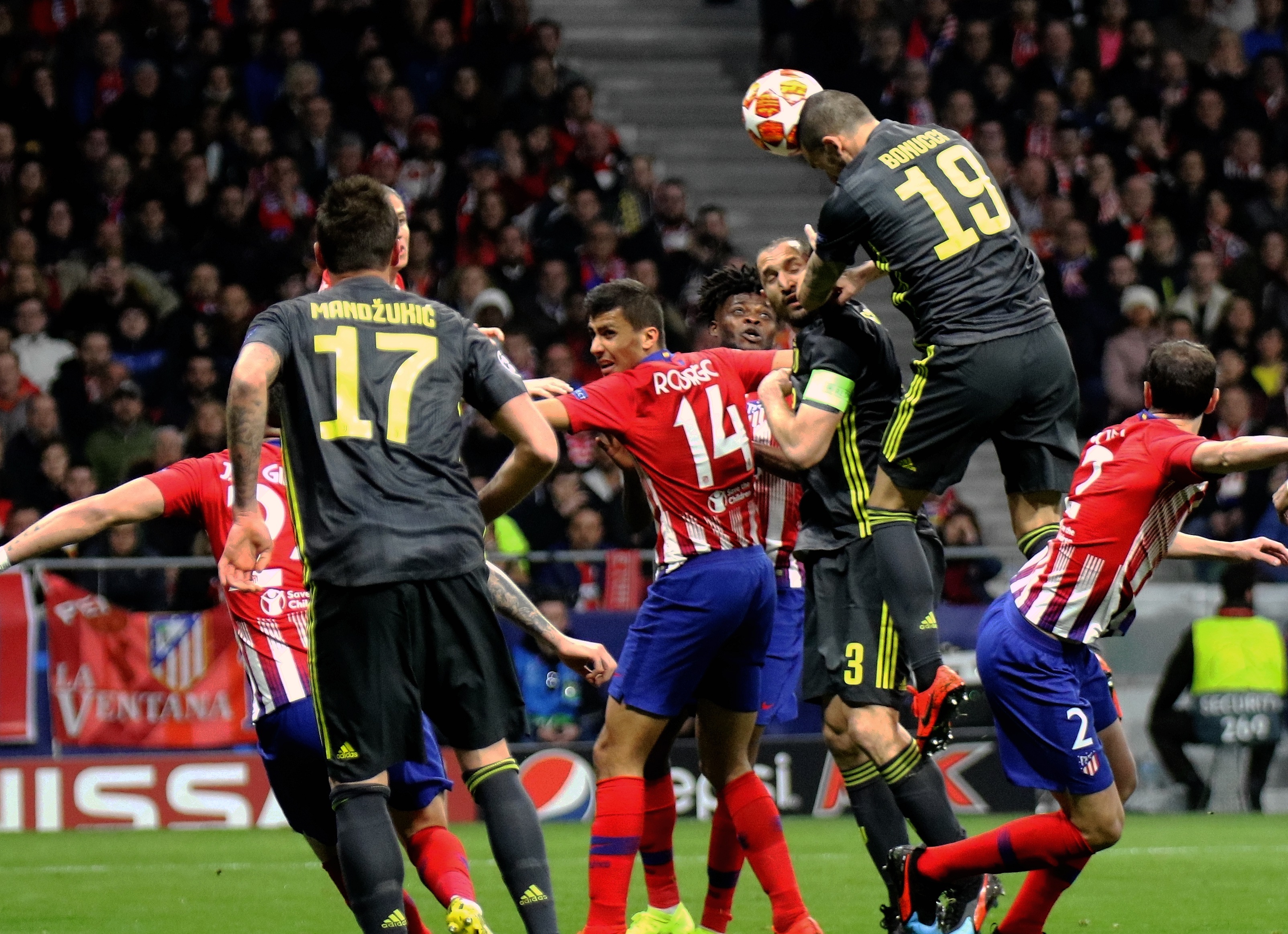 西班牙六台：巴埃纳承认有个社媒小号，专用于激怒皇马球迷（西班牙六台：巴埃纳承认开设社媒小号，专门用来激怒皇马球迷）