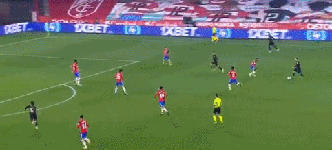 申京隔扣颜射亚当斯，后者按头锁喉遭申京“挑衅”：就扣你这混球